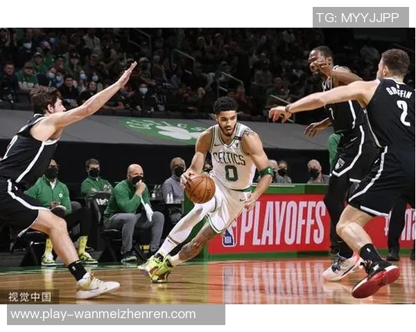 篮网与凯尔特人激烈对抗引发冲突球员情绪失控赛场风波不断 篮网与凯尔特人激烈对抗引发冲突球员情绪失控赛场风波不断